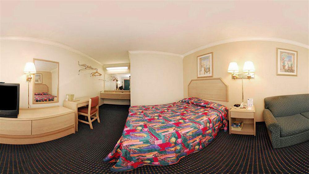 Motel &