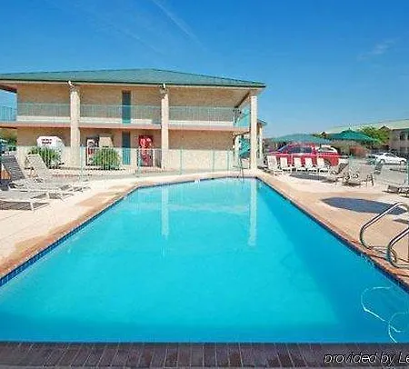 University Inn & Suites 